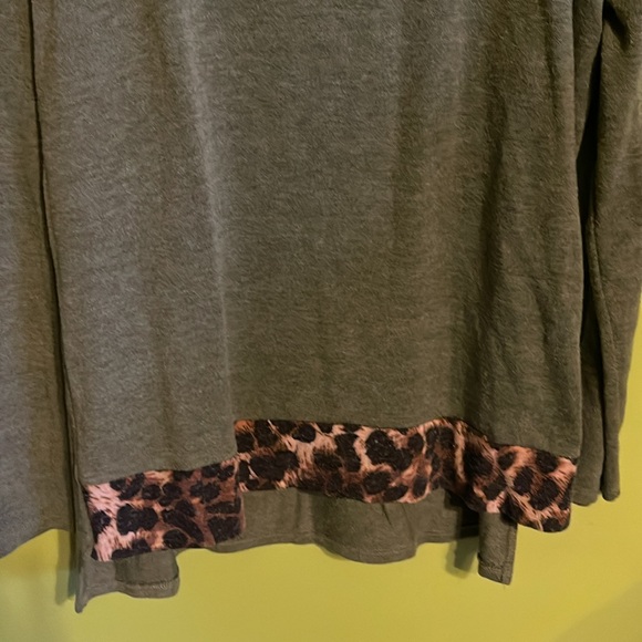 First Love Green Top Shirt With Leopard Print Hem & Long Sleeves Size L - Picture 3 of 4